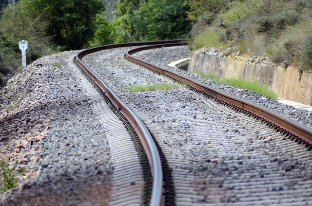 train-445392_640