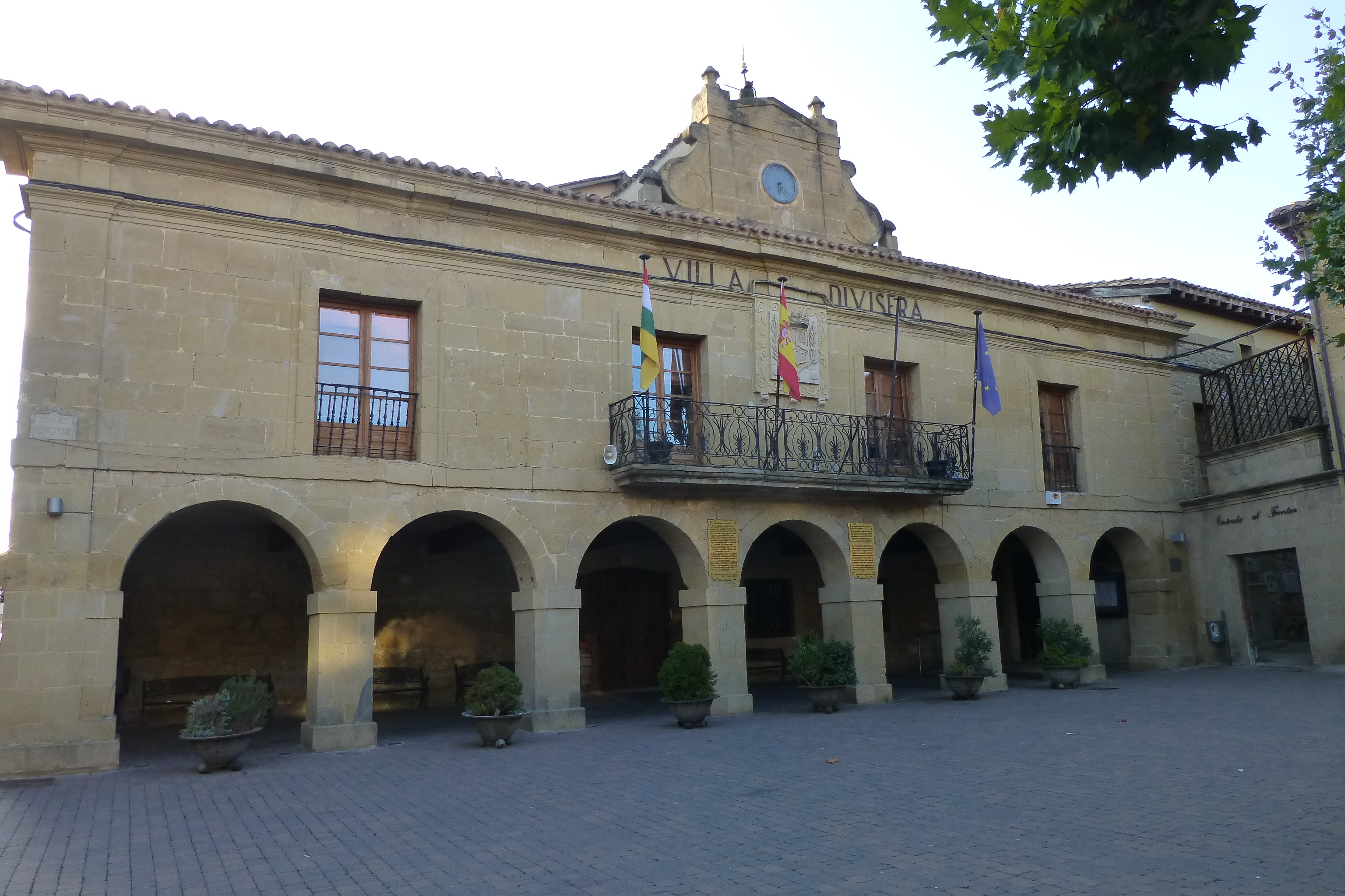 San_Vicente_de_la_Sonsierra,_casa_consistorial