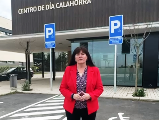 Rita Beltrán, junto al centro de día de Calahorra.